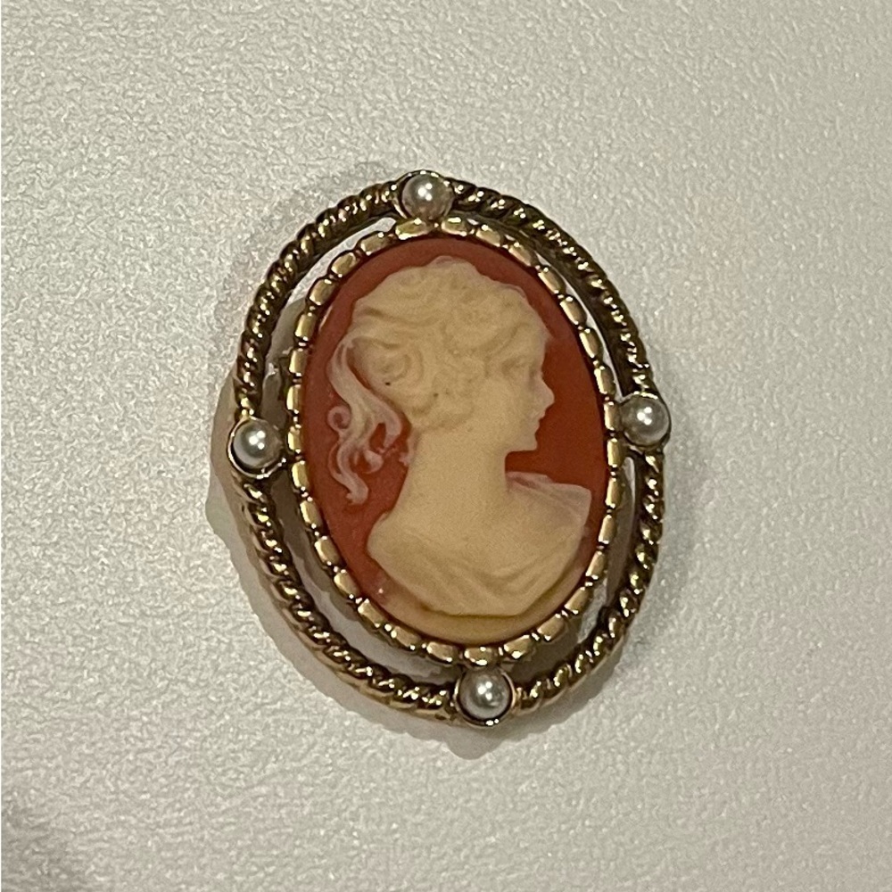 Vintage Cameo Brooch with Gold and Pearl Details